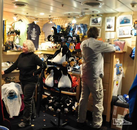 Último dia para visitar a lojinha do Sea Spirit, antes de chegarmos à América do Sul